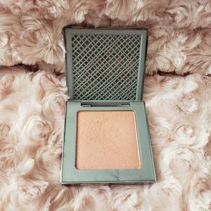 Urban Decay 8-Hour Powder Highlighter